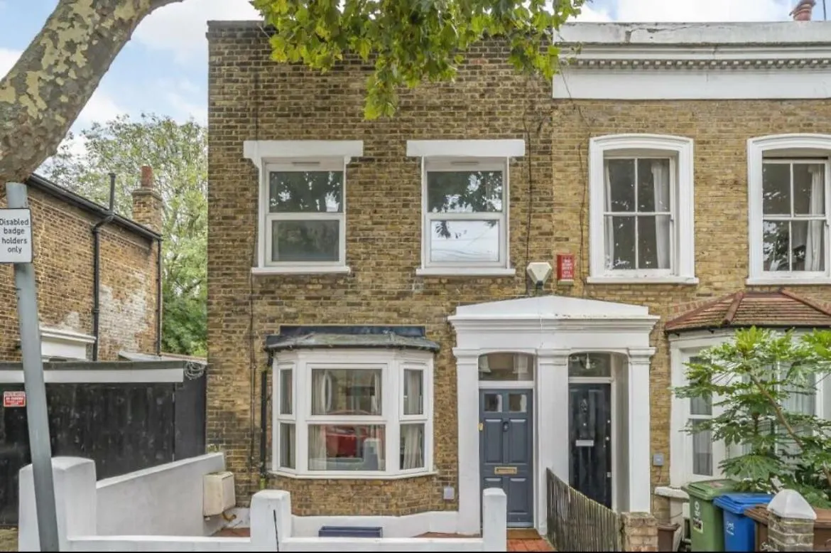 Charming 3 Bedroom Family Home London